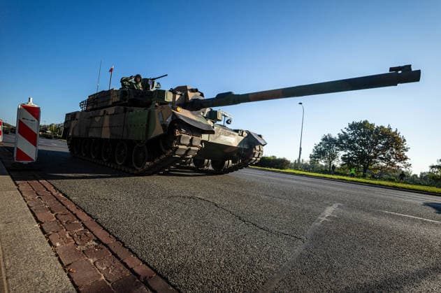 Poland s armed forces rehearse for the national Armed Forces Day parade in Warsaw, Poland - 9 Aug 2026 An armoured tank passes during the parade rehearsal. Early in the morning of 9th August, Poland s armed forces, and those of allies stationed in the country, take part in a rehearsal in preparation for a parade on National Armed Forces Day on the 15th August. Soldiers muster as the sun rises over the Vistula River and march past grandstands prepared for dignitaries. The soldiers were followed by mechanised divisions travelling in tanks and a variety of armoured vehicles. Afterwards, Secretary of State in the Ministry of Defence, Pawel Bejda addresses a post-rehearsal press conference, where he is accompanied by the Chief of the General Sta Copyright: xNeilxMiltonx xSOPAxImagesx NSM2026165G0809-L1002787_5000_300dpi