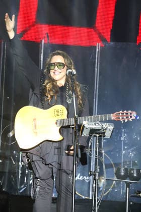ARCOVERDE, PE - 09.08.2026: APRESENTAcaO DE ANA CAROLINA EM ARCOVERDE - On the main stage of the Pernambuco Meu Pais Festival in Arcoverde, Pernambuco, Ana Carolina, accompanied by her musicians, presented her show "25 Years". x2996206x  PabloxDexLuca