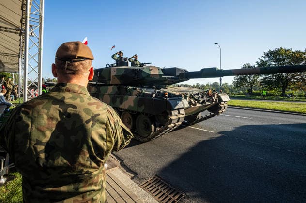 August 9, 2026, Warsaw, Mazovia, Poland: Soldiers atop an armoured vehicle salute during the parade rehearsal. Early in the morning of 9th August, Poland s armed forces, and those of allies stationed in the country, take part in a rehearsal in preparation for a parade on National Armed Forces Day on the 15th August. Soldiers muster as the sun rises over the Vistula River and march past grandstands prepared for dignitaries. The soldiers were followed by mechanised divisions travelling in tanks and a variety of armoured vehicles. Afterwards, Secretary of State in the Ministry of Defence, Pawel Bejda addresses a post-rehearsal press conference, where he is accompanied by the Chief of the General Staff of the Polish Armed Forces, General Wiesla - ZUMAs197 20260809_aaa_s197_094 Copyright: xNeilxMiltonx