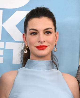 ˜The End of Oak Street™ World Premiere Anne Hathaway arriving to The End of Oak Street world premiere held at the Steven J. Ross Theater on August 8, 2026 in Burbank, CA. Burbank Steven J. Ross Theater California USA Copyright: xLISAxOConnorx xAFF-USA.comx