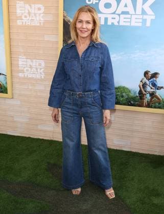 World Premiere of Warner Bros. The End Of Oak Street in Los Angeles World Premiere of Warner Bros. The End Of Oak Street at Warner Bros Studios in Burbank, California on 8 9 26. 09 Aug 2026 Pictured: Jenni Garth.  Copyright: xThexMegaxAgencyxRiverx xMEGAx