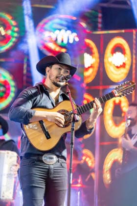 SOCORRO, SP - 09.08.2026: MAYKY E LIAN EM SOCORRO - It happened this Sunday (9), in celebration of the 193 years of Socorro (SP), the show of the duo Mayky and Lian, as part of the program of the traditional Festa de Agosto. The presentation brought together a large audience in Praca da Matriz, with a repertoire marked by classics of country music, accompanied and sung by the public during the night. x2996304x  DiogoxSadhi