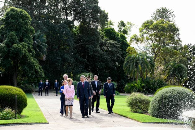 TO LAM AUSTRALIA VISIT, NSW Governor Margaret Beazley (left), and Vietnam General Secretary and President To Lam (centre) tour the garden at Government House in Sydney, Monday, August 10. Vietnam s president is visiting Australia for the first time. ( NO ARCHIVING SYDNEY NEW SOUTH WALES AUSTRALIA  Copyright: xBIANCAxDExMARCHIx 20260810150957712268
