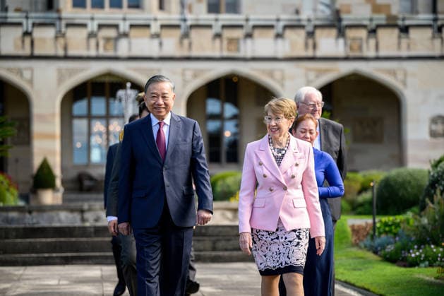 TO LAM AUSTRALIA VISIT, Vietnam General Secretary and President To Lam (left), and NSW Governor Margaret Beazley tour the garden at Government House in Sydney, Monday, August 10. Vietnam s president is visiting Australia for the first time. ( NO ARCHIVING SYDNEY NEW SOUTH WALES AUSTRALIA  Copyright: xBIANCAxDExMARCHIx 20260810137795587669