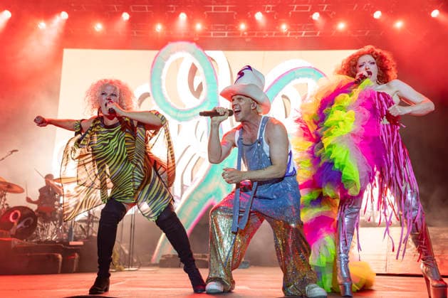 Scissor Sisters perform at Halifax Piece Hall Amber Martin Jake Shears and Bridget Barkan of Scissor Sisters performs at Piece Hall, Halifax, England, 9th August 2026, Credit:Mike Gray MIKE GRAY - B4227 Avalon  Copyright: xMikexGrayx xMIKExGRAYx-xB4227x xAvalonx 1121970192