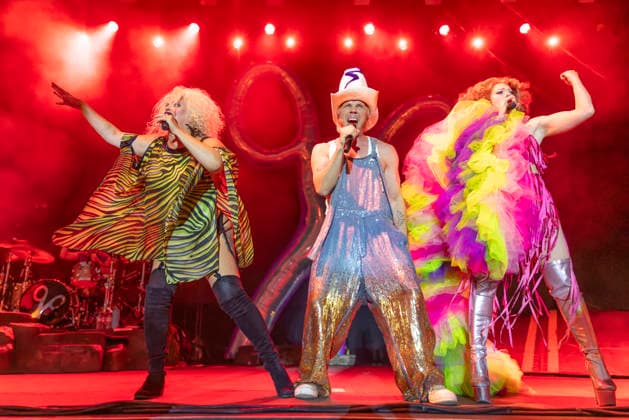 Scissor Sisters perform at Halifax Piece Hall Amber Martin Jake Shears and Bridget Barkan of Scissor Sisters performs at Piece Hall, Halifax, England, 9th August 2026, Credit:Mike Gray MIKE GRAY - B4227 Avalon  Copyright: xMikexGrayx xMIKExGRAYx-xB4227x xAvalonx 1121970208
