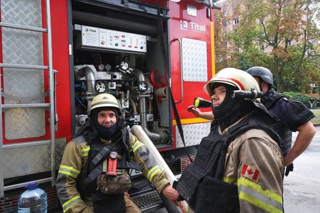 State Emergency Service rescue workers stand by a fire engine during a response effort to a Russian S8000 Banderol cruise missile strike on a 10-storey apartment block in the Saltivskyi district, Kharkiv, Ukraine, August 9, 2026. As a result of the terrorist attack, the seventh to tenth floors were destroyed. At present, three people are confirmed dead and 37 others injured. (Photo by Viacheslav Madiievskyi Ukrinform) Russian Banderol missile strikes apartment block in Kharkiv  Copyright: xViacheslavxMadiievskyix