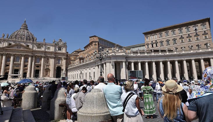 August 9, 2026. Vatican City - POPE LEO XIV delivers Angels prayer from the window of the apostolic building in St. Peter s Square at the Vatican. EvandroInetti_via ZUMA Wire Vatican City State  - ZUMAi15_ 20260809_zaf_i15_007 Copyright: xEvandroxInettix