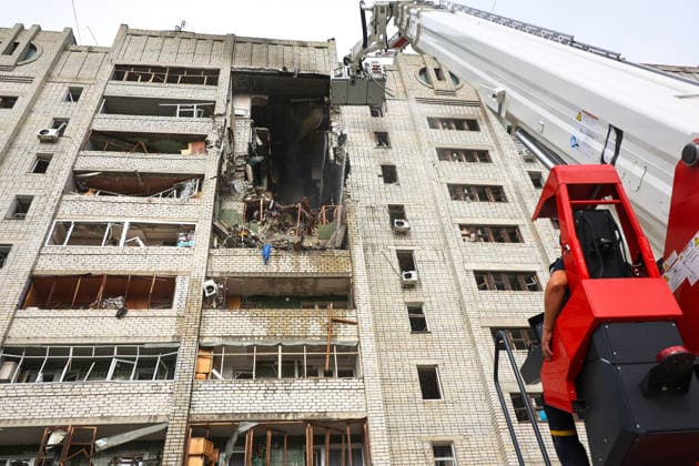 State Emergency Service workers stand in the bucket of a turntable ladder as they extinguish a fire caused by a Russian S8000 Banderol cruise missile strike on a 10-storey apartment block in the Saltivskyi district of Kharkiv, Ukraine, August 9, 2026. As a result of the terrorist attack, the seventh to tenth floors were destroyed. At present, three people are confirmed dead and 37 others injured. (Photo by Viacheslav Madiievskyi Ukrinform) Russian Banderol missile strikes apartment block in Kharkiv  Copyright: xViacheslavxMadiievskyix