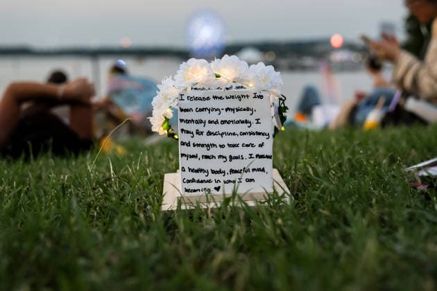 Water Lantern Festival lights up Maryland’s National Harbor in U.S. NATIONAL HARBOR, MARYLAND, UNITED STATES - AUGUST 9: A lantern bearing handwritten messages and drawings is seen during the Washington D.C. Water Lantern Festival at National Harbor SouthPointe in Maryland, United States, on August 9, 2026. Participants release lanterns bearing messages of memories and wishes onto the water along the Potomac River. Hasan Akbas Anadolu National harbor United States. Editorial use only. Please get in touch for any other usage.  Copyright: x2026xAnadoluxHasanxAkbasx