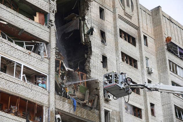 Russian Missile Strikes Apartment Block - Kharkiv State Emergency Service workers stand in the bucket of a turntable ladder as they extinguish a fire caused by a Russian S8000 Banderol cruise missile strike on a 10-storey apartment block in the Saltivskyi district of Kharkiv, Ukraine, August 9, 2026. As a result of the terrorist attack, the seventh to tenth floors were destroyed. At present, three people are confirmed dead and 37 others injured. Photo by Viacheslav Madiievskyi Ukrinform ABACAPRESS.COM Kharkiv Ukraine  Copyright: xMadiyevskyyxVyacheslav Ukrinformx