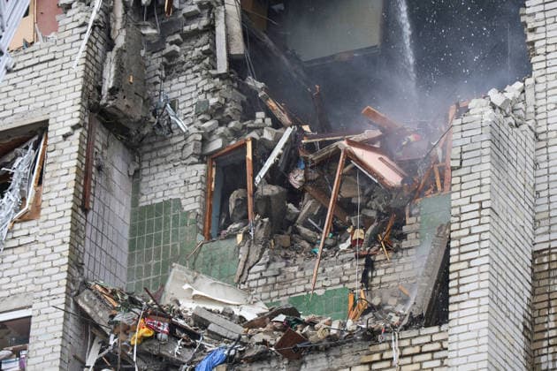 Russian Missile Strikes Apartment Block - Kharkiv A 10-storey apartment block in the Saltivskyi district is damaged by a Russian S8000 Banderol cruise missile strike, Kharkiv, Ukraine, August 9, 2026. As a result of the terrorist attack, the seventh to tenth floors were destroyed. At present, three people are confirmed dead and 37 others injured. Photo by Viacheslav Madiievskyi Ukrinform ABACAPRESS.COM Kharkiv Ukraine  Copyright: xMadiyevskyyxVyacheslav Ukrinformx