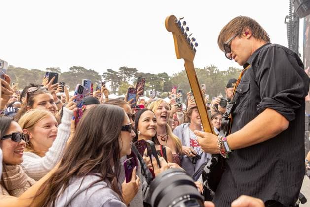 August 9, 2026, San Francisco, California, USA: HENRY BEASLEY of New Zealand rock band Balu Brigada gets into the crowd during Outside Lands Music Festival in San Francisco, California San Francisco USA  - ZUMAs135 20260809_zap_s135_004 Copyright: xDanielxDeSloverx