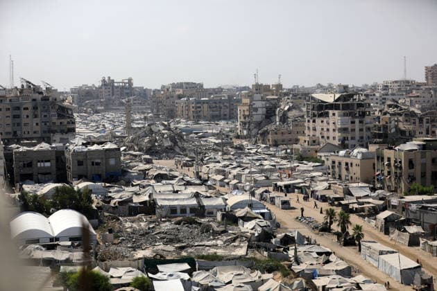 Displacement tents crowd Gaza City coast amid widespread destruction A general view shows tents sheltering displaced Palestinians crowded along the coast of Gaza City and among buildings damaged during the war, on August 10, 2026. Families have sought refuge in makeshift shelters after their homes were destroyed, amid difficult living and humanitarian conditions. Photo by Bilal Osama apaimages Gaza city Gaza Strip Palestinian Territory 100826_Gaza_BO_00(59) Copyright: xapaimagesxBilalxOsamax xapaimagesx