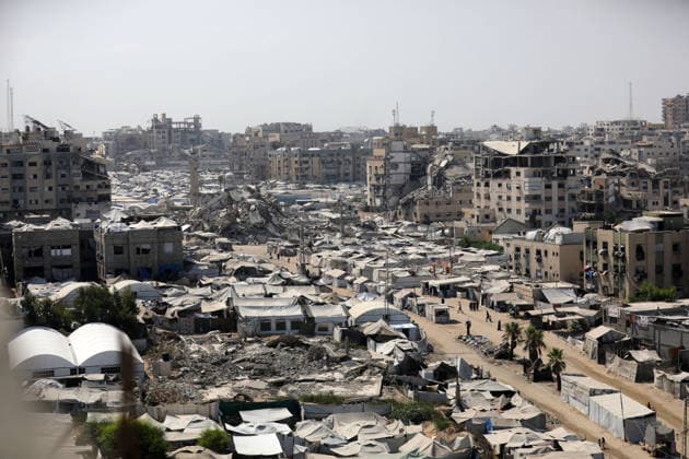 Displacement tents crowd Gaza City coast amid widespread destruction A general view shows tents sheltering displaced Palestinians crowded along the coast of Gaza City and among buildings damaged during the war, on August 10, 2026. Families have sought refuge in makeshift shelters after their homes were destroyed, amid difficult living and humanitarian conditions. Photo by Bilal Osama apaimages Gaza city Gaza Strip Palestinian Territory 100826_Gaza_BO_00(60) Copyright: xapaimagesxBilalxOsamax xapaimagesx
