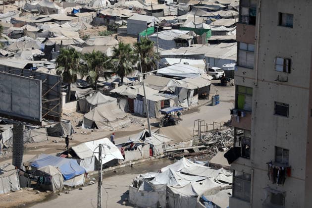Displacement tents crowd Gaza City coast amid widespread destruction A general view shows tents sheltering displaced Palestinians crowded along the coast of Gaza City and among buildings damaged during the war, on August 10, 2026. Families have sought refuge in makeshift shelters after their homes were destroyed, amid difficult living and humanitarian conditions. Photo by Bilal Osama apaimages Gaza city Gaza Strip Palestinian Territory 100826_Gaza_BO_00(46) Copyright: xapaimagesxBilalxOsamax xapaimagesx