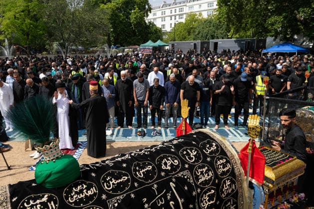 August 9, 2026, London, England, United Kingdom: Shia Muslims take part in the annual Arbaeen procession in Marble Arch in London, Britain, on August 9, 2026. Arbaeen marks the 40th day after the martyrdom of Imam Hussein, the grandson of the Prophet Muhammad. London United Kingdom  - ZUMAk172 20260809_zip_k172_006 Copyright: xThomasxKrychx
