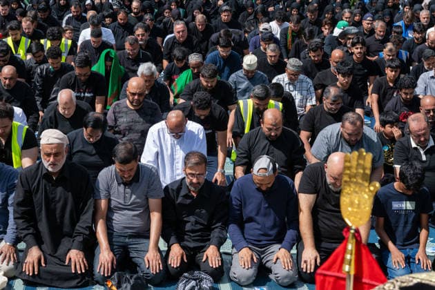 August 9, 2026, London, England, United Kingdom: Shia Muslims take part in the annual Arbaeen procession in Marble Arch in London, Britain, on August 9, 2026. Arbaeen marks the 40th day after the martyrdom of Imam Hussein, the grandson of the Prophet Muhammad. London United Kingdom  - ZUMAk172 20260809_zip_k172_012 Copyright: xThomasxKrychx