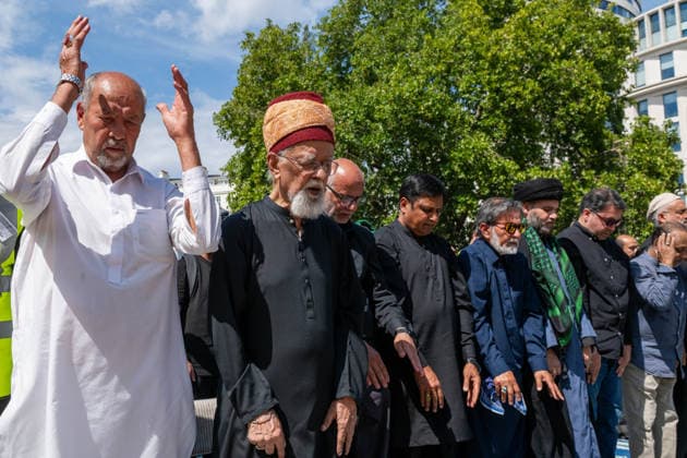 August 9, 2026, London, England, United Kingdom: Shia Muslims take part in the annual Arbaeen procession in Marble Arch in London, Britain, on August 9, 2026. Arbaeen marks the 40th day after the martyrdom of Imam Hussein, the grandson of the Prophet Muhammad. London United Kingdom  - ZUMAk172 20260809_zip_k172_021 Copyright: xThomasxKrychx