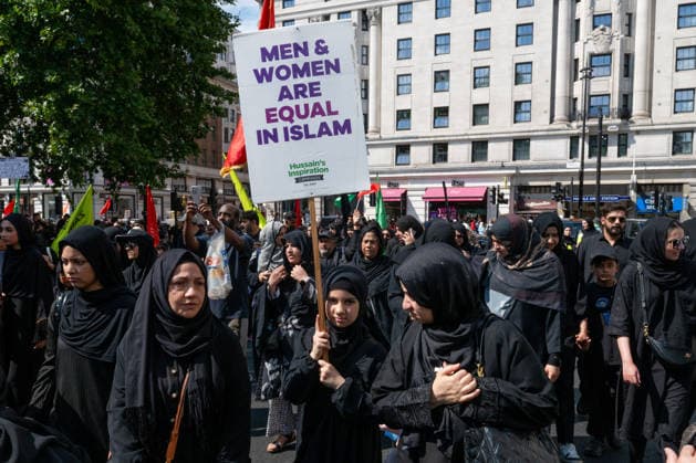 August 9, 2026, London, England, United Kingdom: Shia Muslims take part in the annual Arbaeen procession in Marble Arch in London, Britain, on August 9, 2026. Arbaeen marks the 40th day after the martyrdom of Imam Hussein, the grandson of the Prophet Muhammad. London United Kingdom  - ZUMAk172 20260809_zip_k172_028 Copyright: xThomasxKrychx