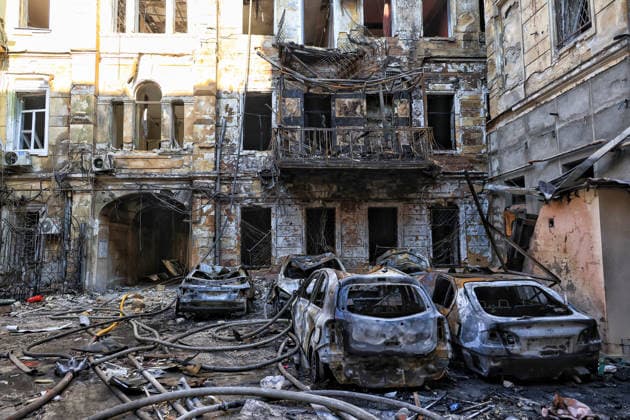 Burnt-out cars stay in the courtyard of a multi-storey apartment block in the historical city centre damaged by a Russian attack, Odesa, Ukraine, August 9, 2026. On Sunday night, August 9, the Russian army carried out a massive combined attack on Odesa, causing significant destruction in two districts of the southern Ukrainian port city. In central Odesa, a Russian missile hit a four-storey residential building, where two floors were completely burnt out. Two private houses and offices were also damaged. At least six civilian cars were destroyed or badly damaged in courtyards by falling debris and direct hits. Damage to energy facilities led to a temporary blackout, with partial power outages in the Peresypskyi (Poskot), Prymorskyi, Khadzhy  Copyright: xNinaxLiashonokx