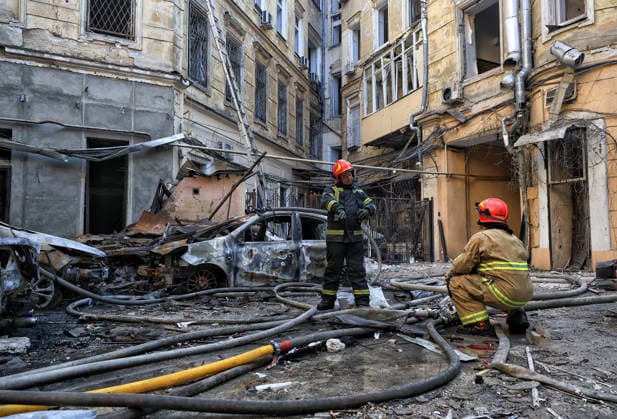 State Emergency Service workers deal with the aftermath of a Russian strike in the courtyard of a multi-storey apartment block, Odesa, Ukraine, August 9, 2026. On Sunday night, August 9, the Russian army carried out a massive combined attack on Odesa, causing significant destruction in two districts of the southern Ukrainian port city. In central Odesa, a Russian missile hit a four-storey residential building, where two floors were completely burnt out. Two private houses and offices were also damaged. At least six civilian cars were destroyed or badly damaged in courtyards by falling debris and direct hits. Damage to energy facilities led to a temporary blackout, with partial power outages in the Peresypskyi (Poskot), Prymorskyi, Khadzhybe  Copyright: xNinaxLiashonokx