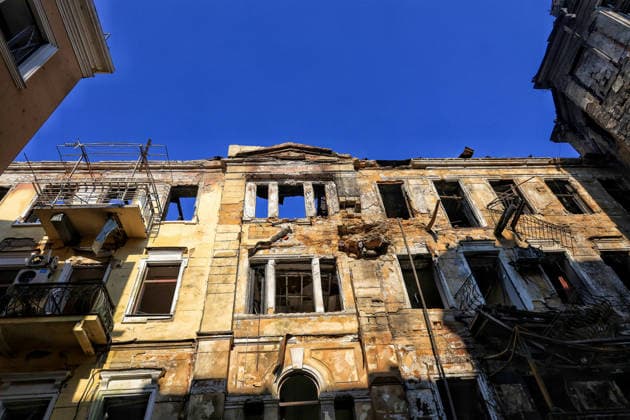 A multi-storey apartment block in the historical city centre is damaged by a Russian attack, Odesa, Ukraine, August 9, 2026. On Sunday night, August 9, the Russian army carried out a massive combined attack on Odesa, causing significant destruction in two districts of the southern Ukrainian port city. In central Odesa, a Russian missile hit a four-storey residential building, where two floors were completely burnt out. Two private houses and offices were also damaged. At least six civilian cars were destroyed or badly damaged in courtyards by falling debris and direct hits. Damage to energy facilities led to a temporary blackout, with partial power outages in the Peresypskyi (Poskot), Prymorskyi, Khadzhybeiskyi and Odesa districts. The city  Copyright: xNinaxLiashonokx
