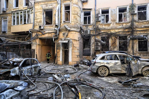 Russian troops launch massive combined attack on Odesa A State Emergency Service worker emerges from a passage in the courtyard of a multi-storey apartment block damaged by a Russian attack, Odesa, Ukraine, August 9, 2026. On Sunday night, August 9, the Russian army carried out a massive combined attack on Odesa, causing significant destruction in two districts of the southern Ukrainian port city. In central Odesa, a Russian missile hit a four-storey residential building, where two floors were completely burnt out. Two private houses and offices were also damaged. At least six civilian cars were destroyed or badly damaged in courtyards by falling debris and direct hits. Damage to energy facilities led to a temporary blackout, with partial p  Copyright: xNinaxLiashonokx xUkrinformx xAvalonx 1122038235
