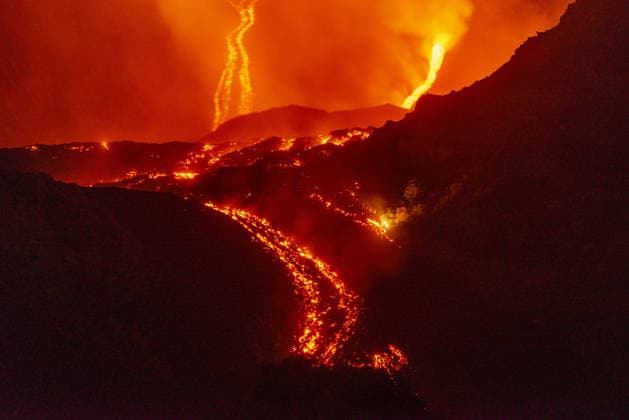 Mount Etna s eruptive phase persists CATANIA, ITALY - AUGUST 10: Mount Etna s eruptive phase persists with fluctuating explosive dynamics at the Voragine summit crater in Catania, Sicily, Italy on August 10, 2026. The ongoing unrest is marked by the ejection of volcanic bombs in the upper peak area and heavy ash plumes. Additionally, the fissures situated at elevations of 2,750 and 2,360 meters continue to actively discharge magma, creating intricate and overlapping lava streams currently restricted between 2,100 and 1,850 meters. A thick cloud of volcanic debris is drifting south-southeast, causing officials to uphold a red aviation warning. The persistent airborne ash compelled airport authorities to temporarily halt all inbound flights a  Copyright: x2026xAnadoluxSalvatorexAllegrax
