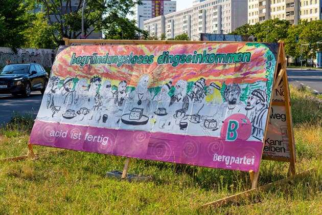 Berlin,09.08.2026,Wahlplakat der Partei Bergpartei zur Wahl zum 20.Abgeordnetenhaus von Berlin sowie zu den Bezirksverordnetenversammlungen am 20.09.2026. *** Berlin, August 9, 2026—Election poster for the Bergpartei party for the election to the 20th Berlin House of Representatives and the district councils on September 20, 2026