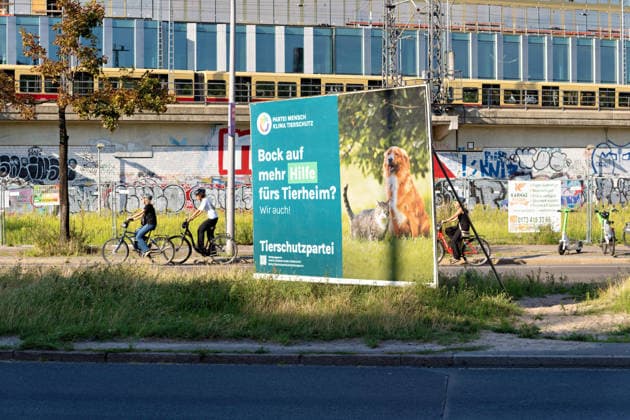 Berlin,09.08.2026,Wahlplakat der Partei Tierschutzpartei zur Wahl zum 20.Abgeordnetenhaus von Berlin sowie zu den Bezirksverordnetenversammlungen am 20.09.2026. *** Berlin, August 9, 2026—Election poster for the Animal Welfare Party for the election to the 20th Berlin House of Representatives and the district councils on September 20, 2026