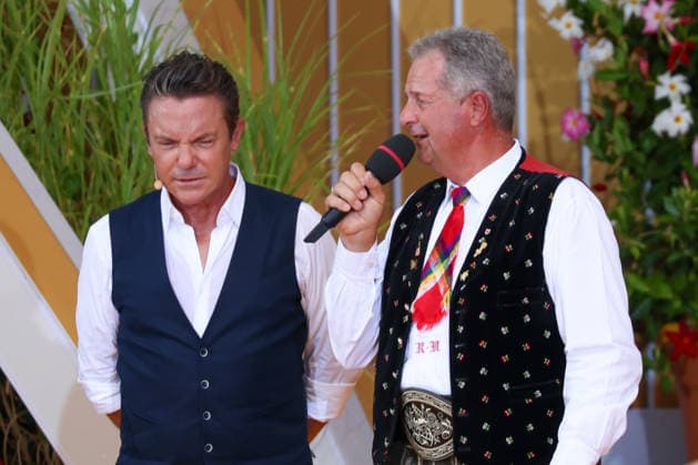 Rust, Deutschland 9.08.2026: Immer wieder Sonntags im Europa-Park Rust - 9.08.2026 Im Bild: v.li. Stefan Mross und Norbert Rier, Kastelruther Spatzen Europapark Rust Baden Württemberg *** Rust, Germany, August 9, 2026 Every Sunday at Europa-Park Rust, August 9, 2026 Pictured, from left: Stefan Mross and Norbert Rier, Kastelruther Spatzen, Europa-Park Rust, Baden-Württemberg Copyright: xFotostandx xHettichx