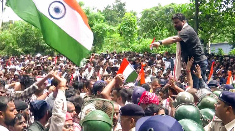 RECORD DATE NOT STATED Protesters and Police scuffle during the Vidhan Sabha Gherao protest march in Ranchi Ranchi, Aug 10 (ANI): Protesters and Police scuffle during the Vidhan Sabha Gherao protest march, in Ranchi on Monday. The march has been called as part of their protest against JPSC-JSSC alleged irregularities. (ANI Video Grab) Ranchi Jharkhand India Copyright: xANIx ANI_20260810101