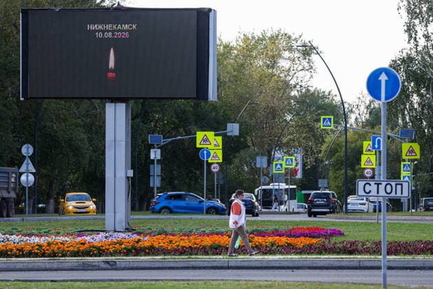 RUSSIA, REPUBLIC OF TATARSTAN - AUGUST 10, 2026: A billboard reading Nizhnekamsk in memory of the victims of the August 10 Ukrainian drone attack, which left 13 dead and 48 injured Russia  - ZUMAt113 20260810_zaa_t113_128 Copyright: xYegorxAleyevx