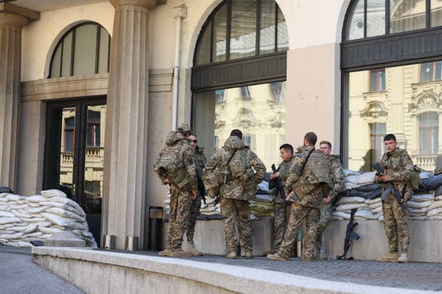 Zagreb, Croatia,100826 Filming of a movie about the war in Ukraine, directed by Doug Liman, outside the famous Hotel Esplanade in Zagreb, featuring Hollywood stars Sean Penn and Adrien Brody. Pictured: actors portraying Ukrainian soldiers. Photo: Ranko Suvar CROPIX Zagreb Croatia Copyright: xxRankoxSuvarx esplanade_film1-100826