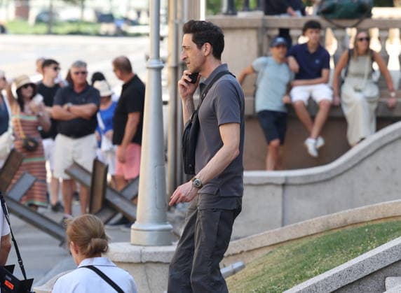 Zagreb, Croatia,100826 Filming of a movie about the war in Ukraine, directed by Doug Liman, outside the famous Hotel Esplanade in Zagreb, featuring Hollywood stars Sean Penn and Adrien Brody. Pictured: Adrien Brody. Photo: Ranko Suvar CROPIX Zagreb Croatia Copyright: xxRankoxSuvarx esplanade_film26-100826