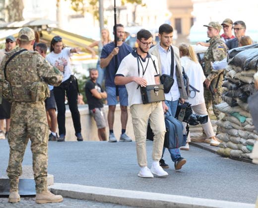 Zagreb, Croatia,100826 Filming of a movie about the war in Ukraine, directed by Doug Liman, outside the famous Hotel Esplanade in Zagreb, featuring Hollywood stars Sean Penn and Adrien Brody. Pictured: a film set. Photo: Ranko Suvar CROPIX Zagreb Croatia Copyright: xxRankoxSuvarx esplanade_film42-100826