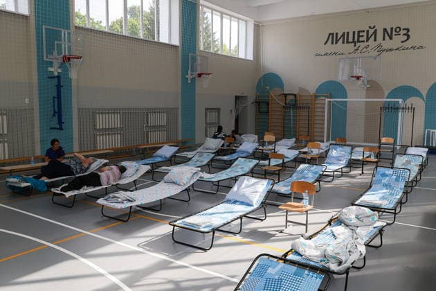 RUSSIA, REPUBLIC OF TATARSTAN - AUGUST 10, 2026: People are seen in a temporary accommodation facility at Pushkin Lyceum No 3 after a Ukrainian drone attack on Nizhnekamsk, which left 13 dead and 48 injured Russia  - ZUMAt113 20260810_zaa_t113_147 Copyright: xYegorxAleyevx