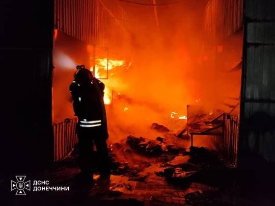 Russian forces shelled Kramatorsk and Sloviansk DONETSK OBLAST, UKRAINE - AUGUST 10: (----EDITORIAL USE ONLY - MANDATORY CREDIT - STATE EMERGENCY SERVICE OF UKRAINE HANDOUT - NO MARKETING NO ADVERTISING CAMPAIGNS - DISTRIBUTED AS A SERVICE TO CLIENTS----) Ukrainian firefighters try to extinguish the fires which broke out after Russia launched strikes by UAVs both in Sloviansk and Kramatorsk, Donetsk Oblast, Ukraine on August 10, 2026. Attacks set fire to a non-residential building and 20 market stalls at a local market. Another strike caused a fire in a hangar at a local industrial facility. The fire, which spread across 1,200 square meters, was brought under control, but firefighting operations were suspended due to the risk of another  Copyright: x2026xAnadoluxStatexEmergencyxServicexofxUkrainex