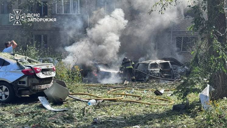Four injured, including child, in Russian airstrikes on Zaporizhzhia ZAPORIZHZHIA, UKRAINE - AUGUST 10: (----EDITORIAL USE ONLY - MANDATORY CREDIT - STATE EMERGENCY SERVICE OF UKRAINE HANDOUT - NO MARKETING NO ADVERTISING CAMPAIGNS - DISTRIBUTED AS A SERVICE TO CLIENTS----) Emergency crews work at the scene following Russian airstrikes in Zaporizhzhia, Ukraine, on August 10, 2026. Four people, including a child, were injured in the strikes, which sparked fires on the roof of a five-story residential building and in four passenger cars. Several multi-story residential buildings, non-residential structures and more than 10 vehicles were damaged by the blast wave and shrapnel. Rescuers extinguished all fires. State Emergency Service of Ukr  Copyright: x2026xAnadoluxStatexEmergencyxServicexofxUkrainex xHandoutx