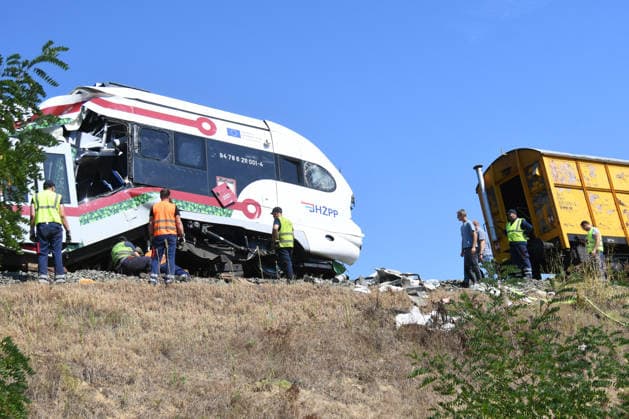 260810_PXL_train accident Two days after the accident, the electric train is still standing at the same place of the collision, in Skrinjari, Croatia, on August 10. 2026. Employees of Croatian Railwayss, assisted by employees of the KonÄar company - electric vehicles, are making every effort to lift the electric train and create conditions for it to be towed. It is not yet known when the conditions will be created. On Saturday there was a serious train accident on the Zagreb - Bjelovar line (Sv. Ivan Zabno - Gradec) when a passenger and freight train collided head-on, and tonight the clearing of the accident site began. Croatian Railwayss employees began removing the freight train wagons at midnight, and today, shortly before noon, the mom  DamirxSpehar PIXSELL