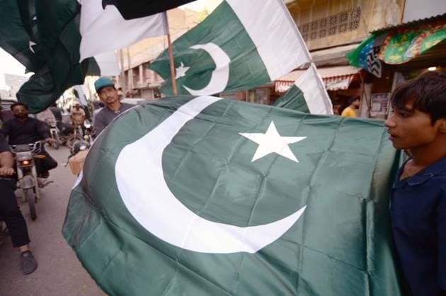August 10, 2026, Pakistan: Independence Day Merchandise Sells at Roadside Stalls in Karachi s Papers Market Ahead of 79th Celebration Pakistan  - ZUMAas3_ 20260810_zaf_as3_010 Copyright: xPPIx