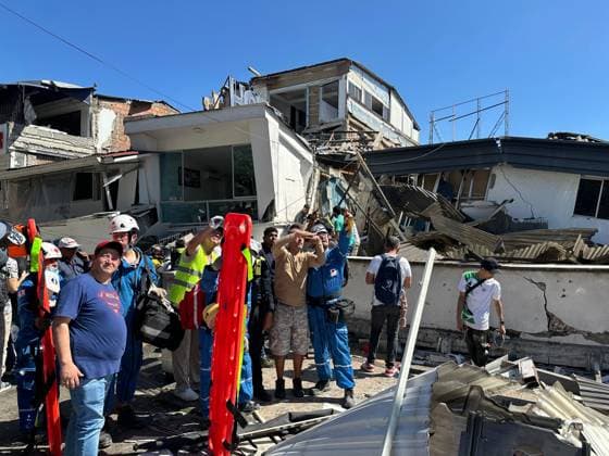 At least 18 killed as magnitude 7.4 earthquake hits Colombia PEREIRA, COLOMBIA - AUGUST 10: People gather in the streets after a powerful earthquake struck Colombia, killing at least 18 people and causing damage in Pereira, Colombia, on August 10, 2026. The earthquake was felt across much of the country, with authorities continuing to assess the extent of the damage and possible additional casualties. Alexis Munera Anadolu Pereira Colombia. Editorial use only. Please get in touch for any other usage.  Copyright: x2026xAnadoluxAlexisxMunerax