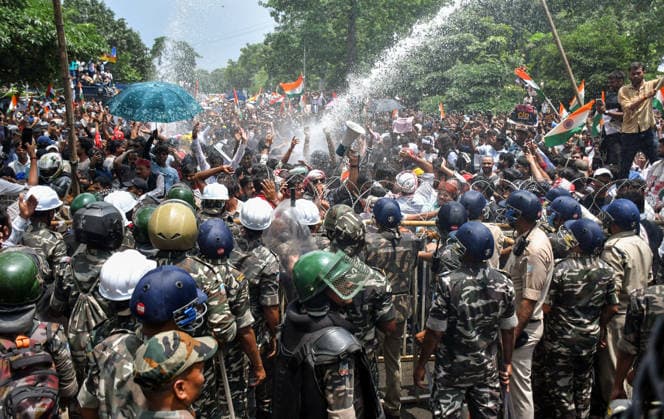 Students march towards Jharkhand Vidhan Sabha against alleged JPSC and JSS CGL paper leak Ranchi, Aug 10 (ANI): Police use water cannons at protesters during students march towards Jharkhand Assembly to protest against the government over alleged JPSC and JSSC-CGL examination paper leak, in Ranchi on Monday. Ranchi Jharkhand India Copyright: xANIx ANI_20260810478