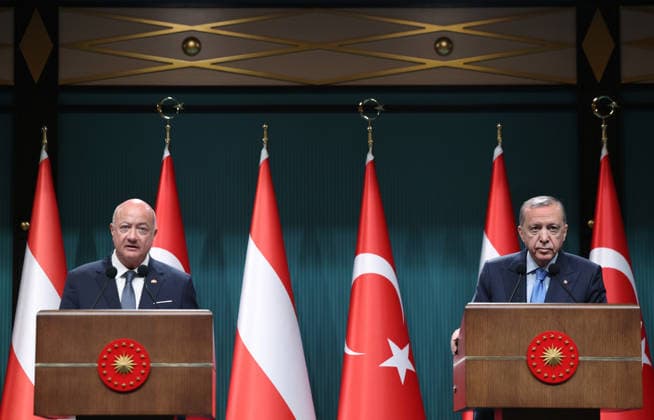Recep Tayyip Erdogan - Christian Stocker hold joint press conference in Ankara ANKARA, TURKIYE - AUGUST 10: (----EDITORIAL USE ONLY - MANDATORY CREDIT - TURKISH PRESIDENCY MURAT KULA HANDOUT - NO MARKETING NO ADVERTISING CAMPAIGNS - DISTRIBUTED AS A SERVICE TO CLIENTS----) Turkish President Recep Tayyip Erdogan (R) and Austrian Chancellor Christian Stocker (L) hold a joint press conference following their meeting at the Presidential Complex in Ankara, Turkiye, on August 10, 2026. Turkish Presidency Murat Kula Handout Anadolu Ankara Turkey. Editorial use only. Please get in touch for any other usage.  Copyright: x2026xAnadoluxTurkishxPresidencyx xMuratxKulax xHandoutx