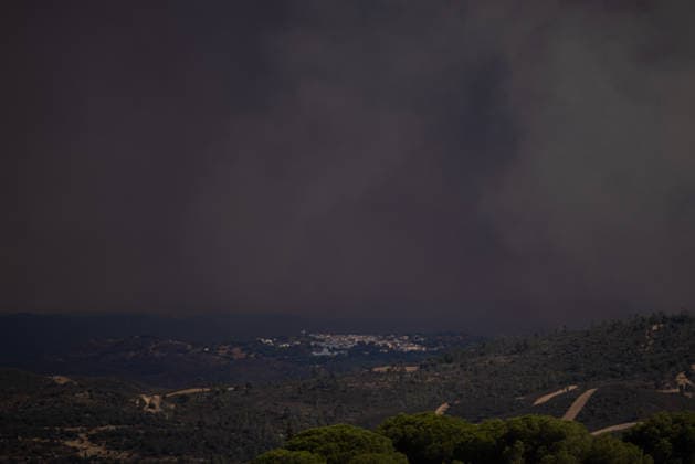 Aerial resources resume operations at the Niebla, Huelva wildfire. Image of the area affected by the Niebla, Huelva wildfire. August 10, 2026, in Niebla, Huelva, Andalusia, Spain EMA Infoca’s aerial crews are already working this Monday morning to extinguish the wildfire that broke out last Thursday in Niebla, Huelva, following a night during which the operation successfully reestablished its defensive strategy against the northern flank of the fire. As of 9:two light amphibious aircraft and one heavy helicopter have been in operation, although more of these resources are expected to join the effort starting at 9:30 a.m.; therefore, the forecast is that the total will reach 26. This past Sunday, August 10, 2026, Niebla, Huelva, Andalusia,  Copyright: xClaraxCarrascox 7708816