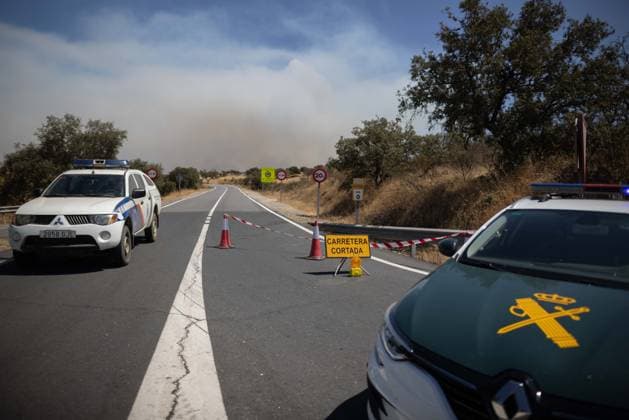 Aerial resources resume operations at the Niebla, Huelva, wildfire; Access road to Berrocal, Huelva, closed due to the Niebla, Huelva, wildfire. August 10, 2026, in Niebla, Huelva, Andalusia, Spain EMA Infoca’s aerial crews are already working this Monday morning to extinguish the wildfire that broke out last Thursday in Niebla, Huelva, following a night during which the operation managed to reestablish its defensive strategy against the northern flank of the fire. As of 9:two light amphibious aircraft and one heavy helicopter have been in operation, although more of these resources are expected to join the effort starting at 9:30 a.m., and therefore, the forecast is that the total will reach 26. This past Sunday, August 10, 2026, Niebla,  Copyright: xClaraxCarrascox 7708821