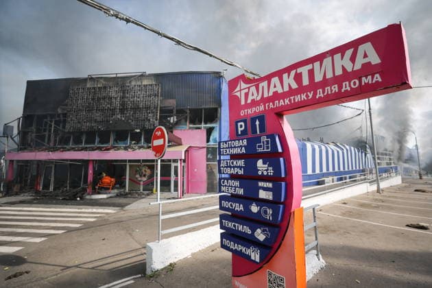 RUSSIA, DONETSK PEOPLE S REPUBLIC - AUGUST 10, 2026: A fire breaks out after a Ukrainian drone strike on the Galaktika Galaxy shopping centre in Makeyevka, east of Donetsk. Dmitry Yagodkin TASS  95999085