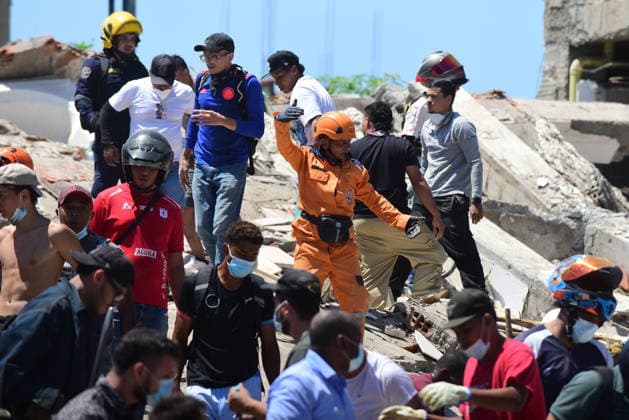 111 killed, 87 injured as magnitude 7.4 earthquake strikes Colombia CALI, COLOMBIA - AUGUST 10: Residents inspect damaged buildings after a magnitude 7.4 earthquake struck Colombia, killing at least 111 people and injuring 87 others, in Cali, Colombia, on August 10, 2026. According to authorities, around 1,500 properties have been affected across the country, while emergency crews continue search-and-rescue and damage-assessment operations. Edwin Rodriguez Pipicano Anadolu Cali Colombia. Editorial use only. Please get in touch for any other usage.  Copyright: x2026xAnadoluxEdwinxRodriguezxPipicanox