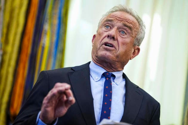 President Donald Trump Signs Executive Order on Childhood Vaccines US Health and Human Services Secretary Robert F. Kennedy Jr. speaks before President Donald Trump (not pictured) signs an executive order that reevaluates childhood vaccines in the Oval Office of the White House in Washington, DC on August 10, 2026. While the executive order still recommends childhood vaccines for 11 diseases, including measles and polio, it calls for limiting vaccines for other diseases, like hepatitis A and B and meningococcal disease, to high-risk populations. Photo by Bonnie Cash Pool ABACAPRESS.COM WASHINGTON DC United States  Copyright: xPool ABACAx
